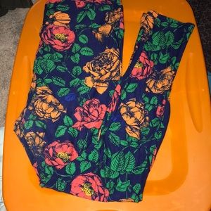 LuLaRoe Tall & Curvy Leggings